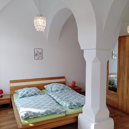Lengenfeld  Ferienwohnung Im Rittergut Plohn 300 Meter Zum Freizeitpark מראה חיצוני תמונה